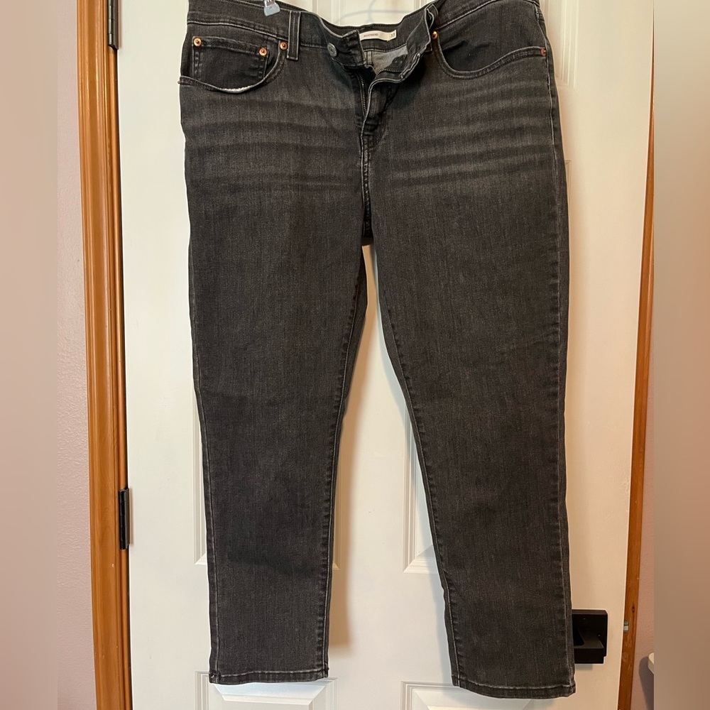 Classic Black Levi’s Boyfriend Jean women’s size 33